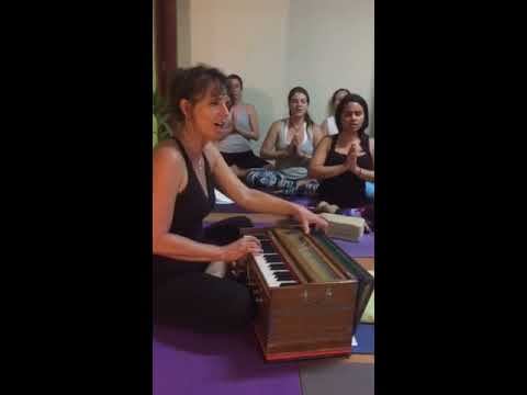 Anusara Yoga Chanting at Anahata Yoga смотреть онлайн
