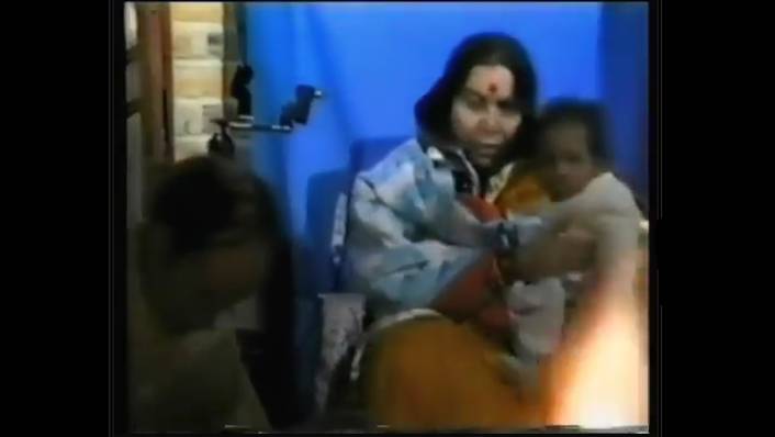 6-Хаван в день Йогешвары, в присутствии Шри Матаджи 15 августа 1982