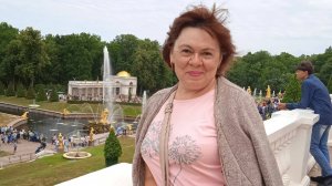 Бабушка вяжет _бабушкину кофту_.