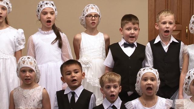 _3 Падают листья. Поздравление учащихся Воскресной школы "Радовесть" в "День матери в России". смотреть онлайн