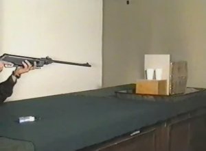 Физика. Опыты. Механика сплошных сред. Простреливание сосуда