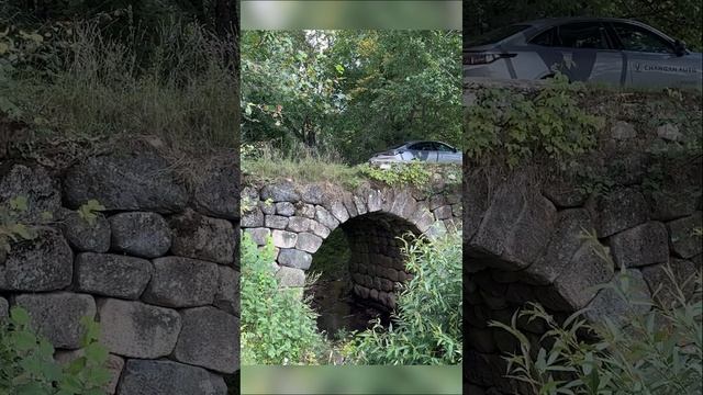 Каменный мост в деревне Паника смотреть онлайн