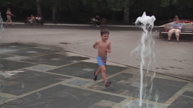 Скверик у кинотеатра " Горизонт " г Сызрань "без прикрас" смотреть онлайн