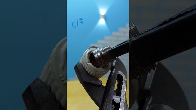 Хитрый сантехник показал как из старого фитинга сделать новый 😎#shorts #ремонт смотреть онлайн