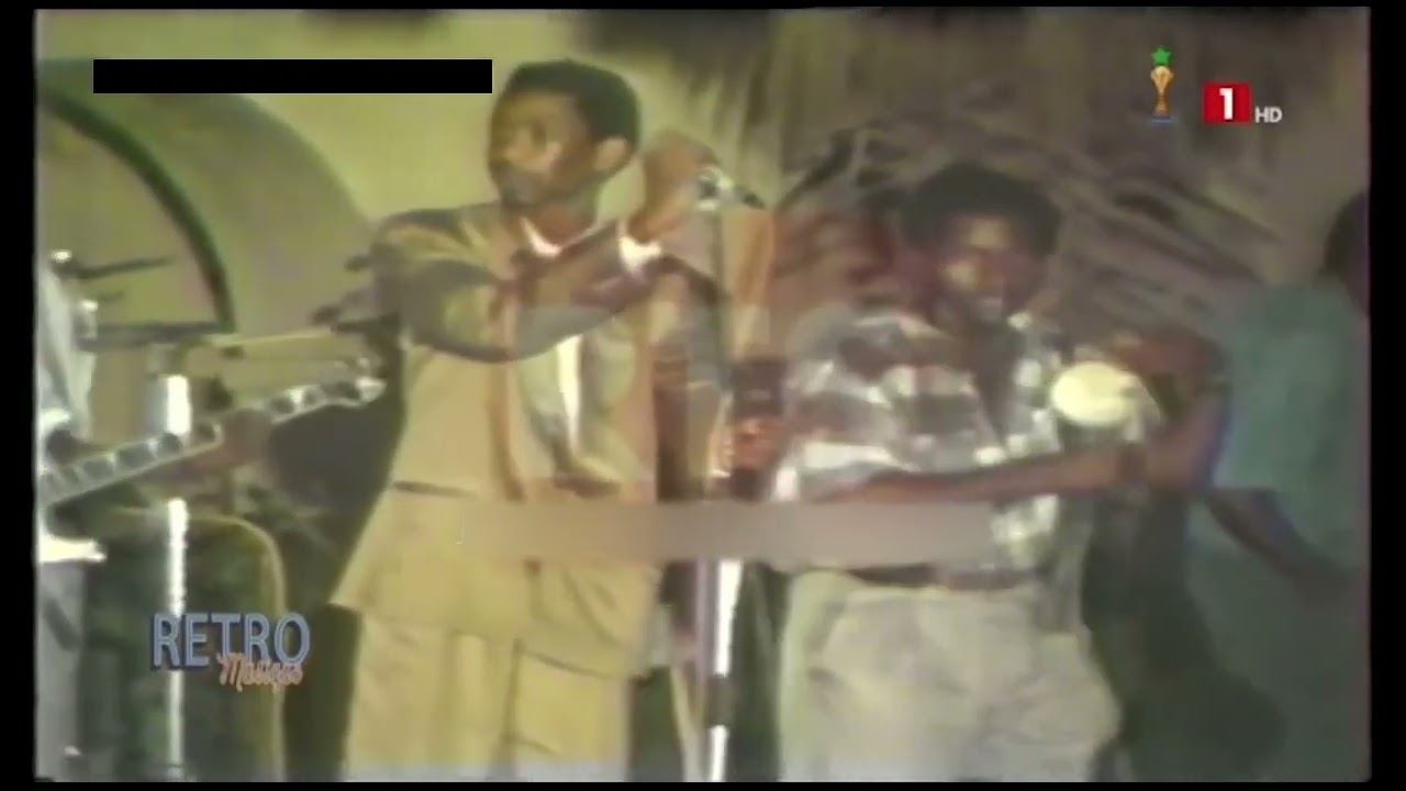 Youssou N'Dour - Jigeen i réew mi (Live à Saint-Louis 1986) смотреть онлайн