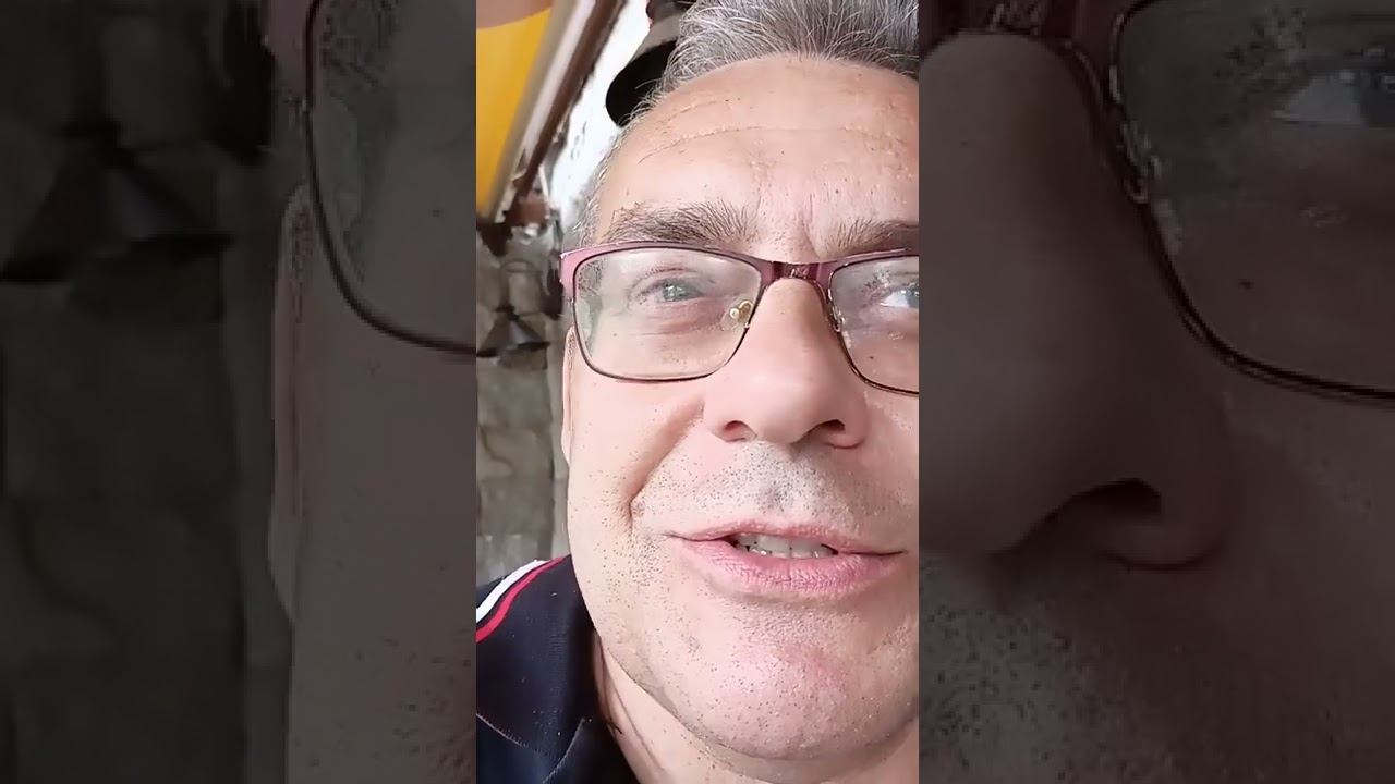 Историк Т. Тодоров Кафе-сладкарница,,20-ти Април"с изглед към площада с костница и щаба в Копривщиц смотреть онлайн