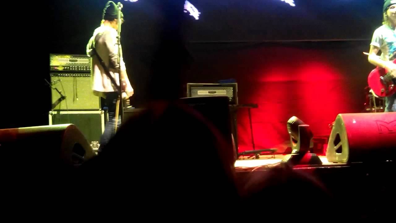 Нервы(выход). Критика "Я живой" (Екатеринбург 14.11.2013) смотреть онлайн