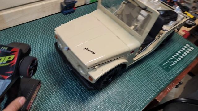 Еже раз взглянем на Suzuki jimny 1/6 смотреть онлайн