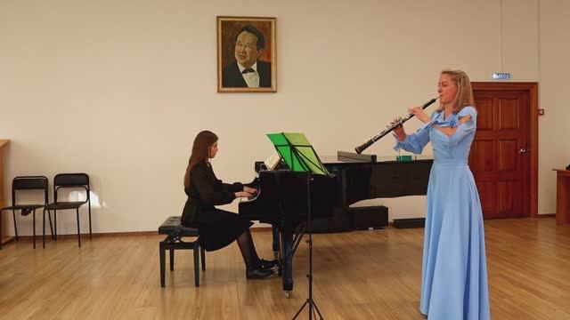 ЛЮТИКОВА ТАТЬЯНА(гобой),
АНТАКОВА МАРИЯ(фортепиано)