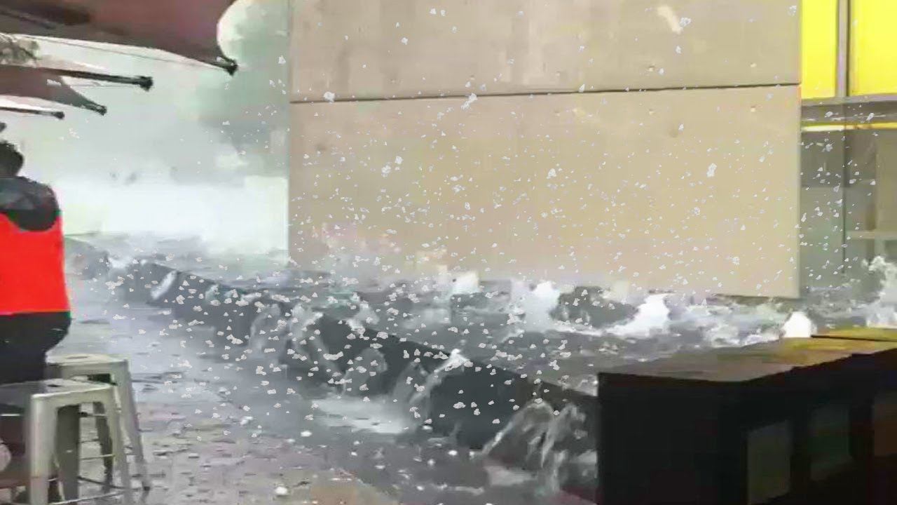 Hailstorm caught Dadu by surprise. Severe rainfall in Sindh, Pakistan / پاکستان میں اولے طوفان смотреть онлайн