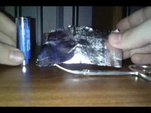 Огонь из фольги и батарейки.