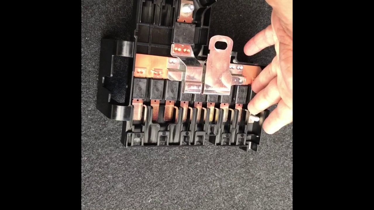 BMW 535i F10 Battery Power Distribution Panel смотреть онлайн