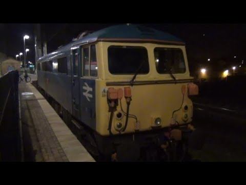 Class 87 electric locomotive at Warrington BQ смотреть онлайн