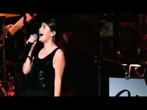 Nikki Yanofsky - Relax Max - By Zeca Linhares