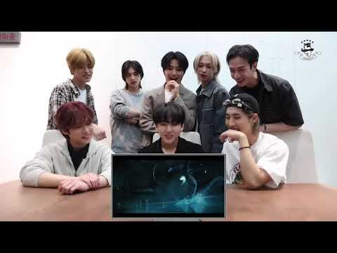 Stray Kids "특(S-Class)" M/V Reaction Русская озвучка смотреть онлайн