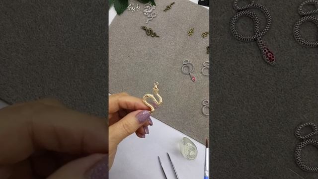 ЗМЕИНЫЙ ВЕРНИСАЖ Сохнут, красотки! Готовлюсь к Году Змеи! смотреть онлайн