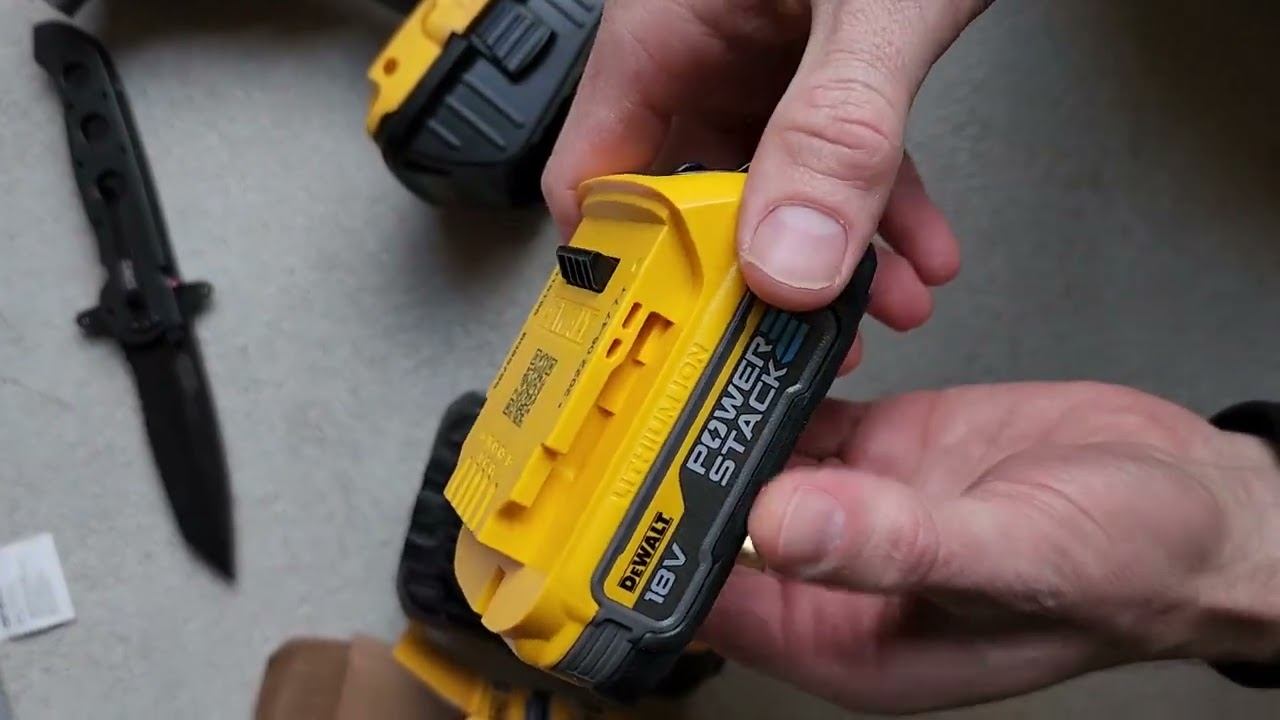 18V DEWALT POWERSTACK - DCBP034-XJ смотреть онлайн