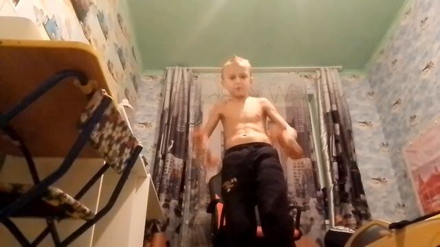 решил покачал пресс 82 раза смотреть онлайн