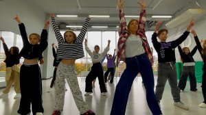 НАУЧИ МОДЕЛЬ ТАНЦЕВАТЬ .TEACH A MODEL TO DANCE / 1000планет