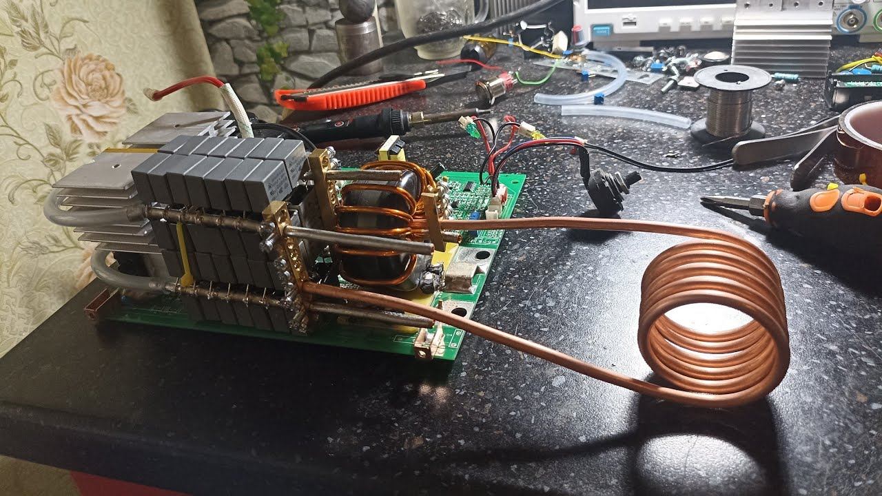 Завершающее испытание индукционного нагревателя. Мощность около 5ти киловатт. смотреть онлайн