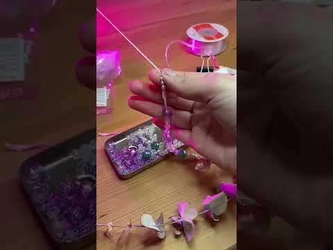 Ты оглянулся посмотреть не оглянулась ли она, чтобы спросить, где взять такие браслеты от МегаФона смотреть онлайн