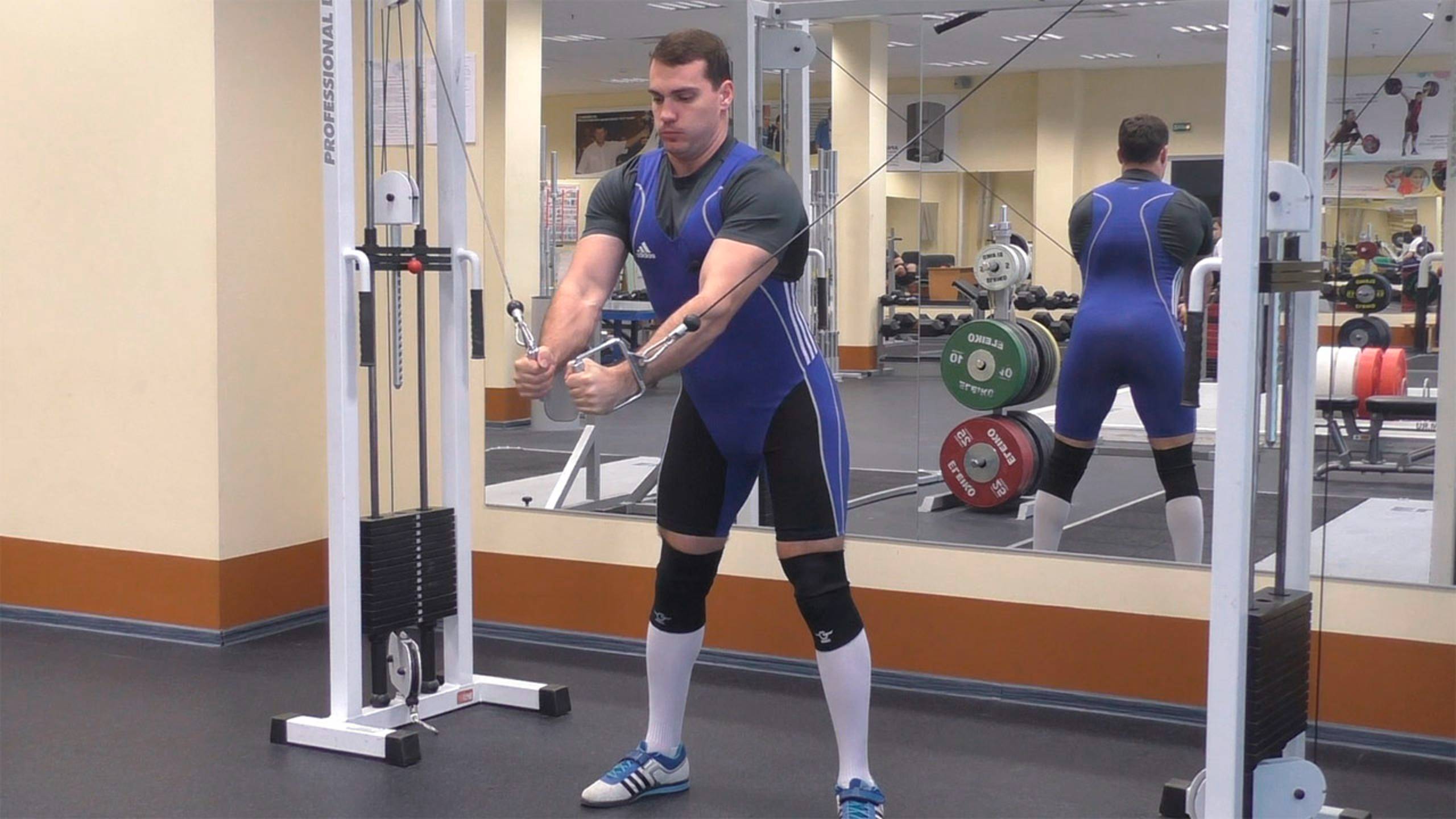 Сведение рук в кроссовере с верхнего блока: техника и нюансы смотреть онлайн