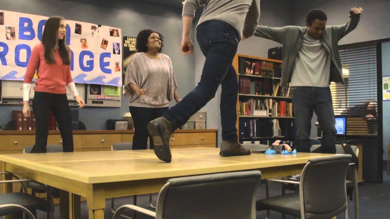 Community Season 5 Outtakes 1080p смотреть онлайн