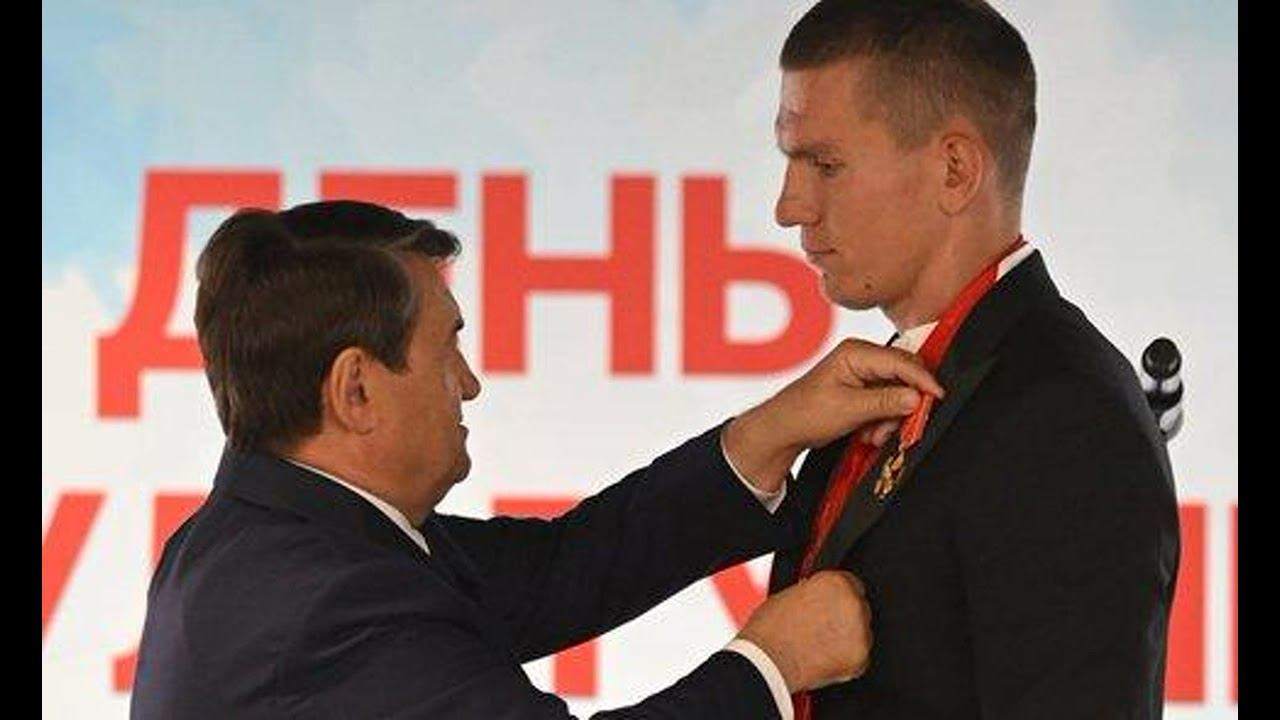 Чемпионам Олимпиады в Пекине Большунову, Непряевой и Щербаковой вручили госнаграды смотреть онлайн