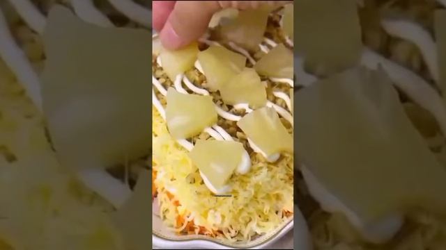Салат с ананасами и курицей