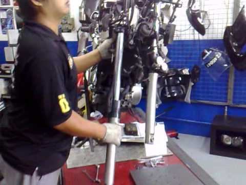 YAMAHA TDM850E '99yr Rebuild frnt fork,install Ohlins rear shock(Part4)(www.teamhklracing.com смотреть онлайн