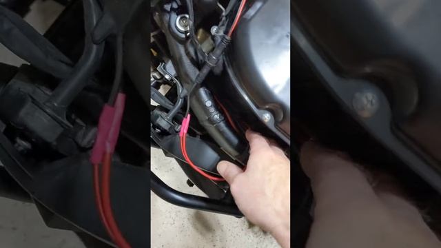 Vstrom 1000 Aux plug. смотреть онлайн