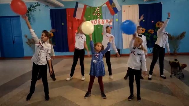 Флешмоб "Голоса Крыма" ко Дню народного единства. Изобильненский СДК, Нижнегорский район. смотреть онлайн