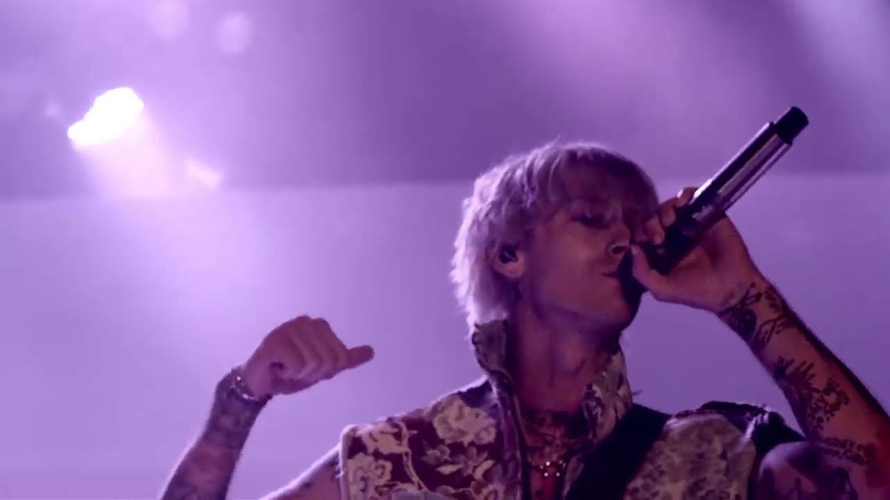 Machine Gun Kelly - Drunk Face (Live) @The Roxy смотреть онлайн