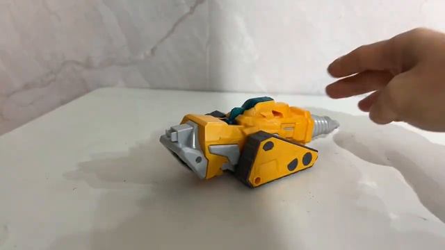 麦克思在一家玩具买了一盒很火的变形联盟八合体越空超变战神 смотреть онлайн