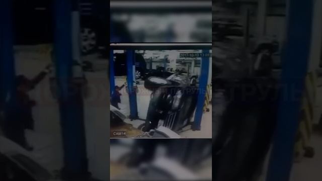 Техника безопасности тут? #compassmarket #автосервис #авария #шок #оборудованиедляавтосервиса