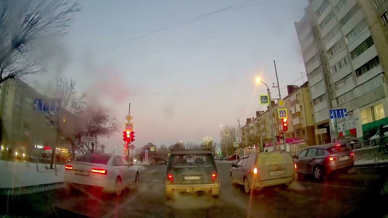 Движение на автомобиле по Тюмени до музыкальной школы и на Киевскую смотреть онлайн