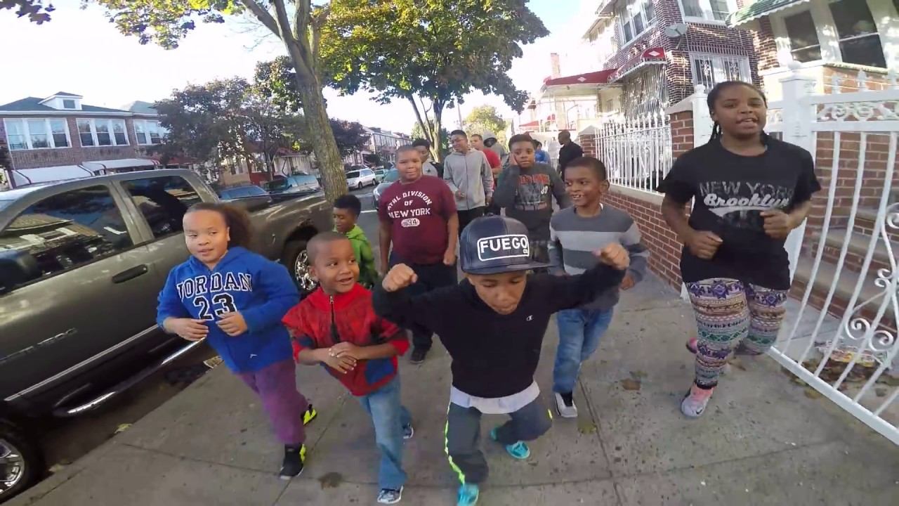 The young Jamaican trainer motivating his neighbor смотреть онлайн