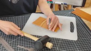 Шьём кошелёк-бифолд из натуральной кожи за 1 минуту