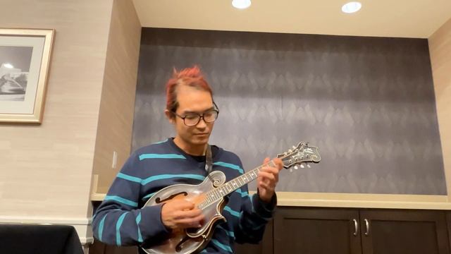 Ken Luk playing Santa Morena by Jacob do Bandolim on the Karasik Lloyd Loar смотреть онлайн