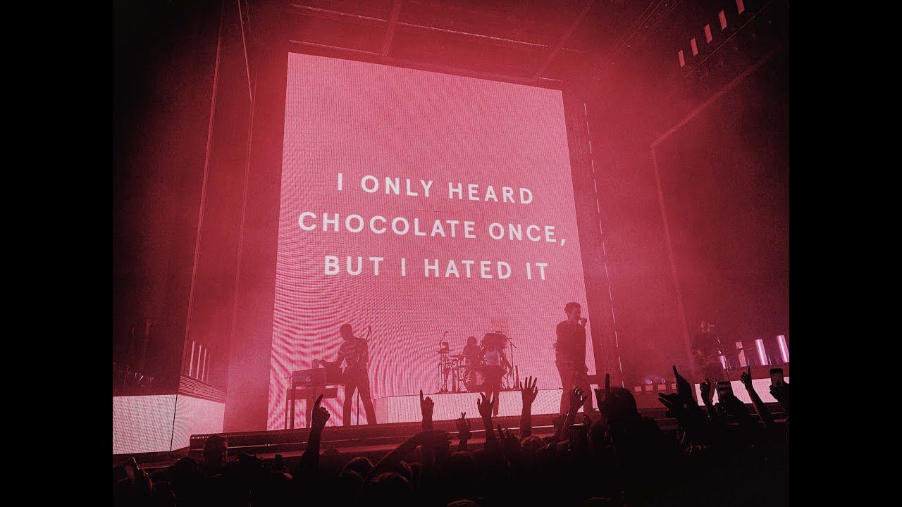 The 1975 O2 Arena + How To Train Your Dragon Screening Vlog смотреть онлайн
