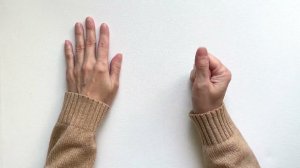 Упражнение «Кулак ребро ладонь», чтобы улучшить память и работу мозга.