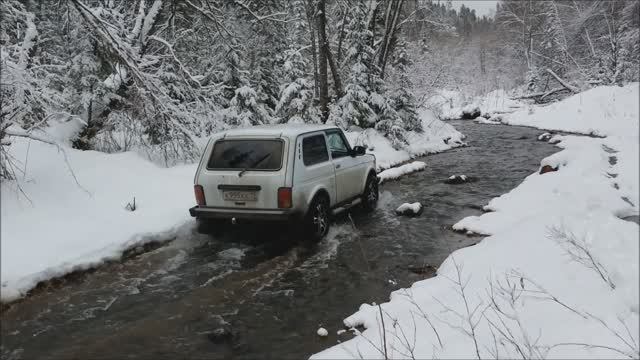 По заснеженной тайге на Ниве смотреть онлайн