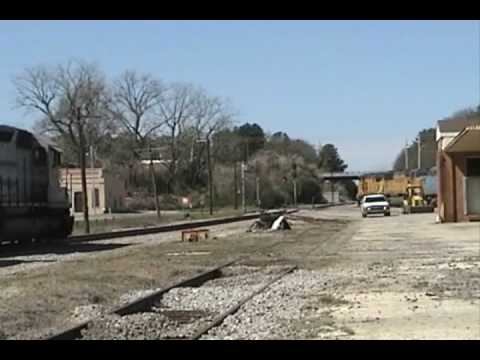 CSX Q667-18 and CSX G984-12 at Hamlet (3-18-06) смотреть онлайн