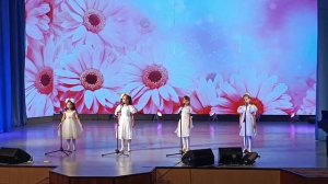 Песня "Когда приходит бабушка" ансамбль " Золотые дети"