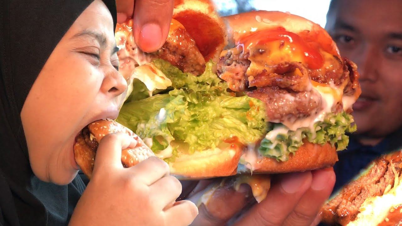 BURGER BAE AREA BENUT PONTIAN❗❗ DAGING BURGER TEBAL 😱😱(mukbang malaysia) смотреть онлайн