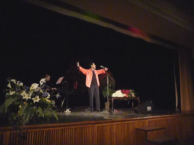 Дмитрий РЯХИН - "ЛИРИЧЕСКАЯ ПЕСЕНКА" ("Всё стало вокруг голубым и зеленым") смотреть онлайн