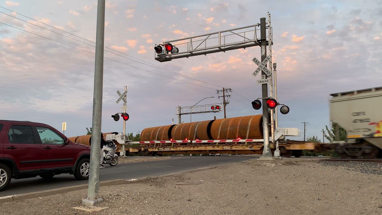 UP 2736 Manifest Freight South, E. Alpine Ave. Railroad Crossing, Stockton CA смотреть онлайн
