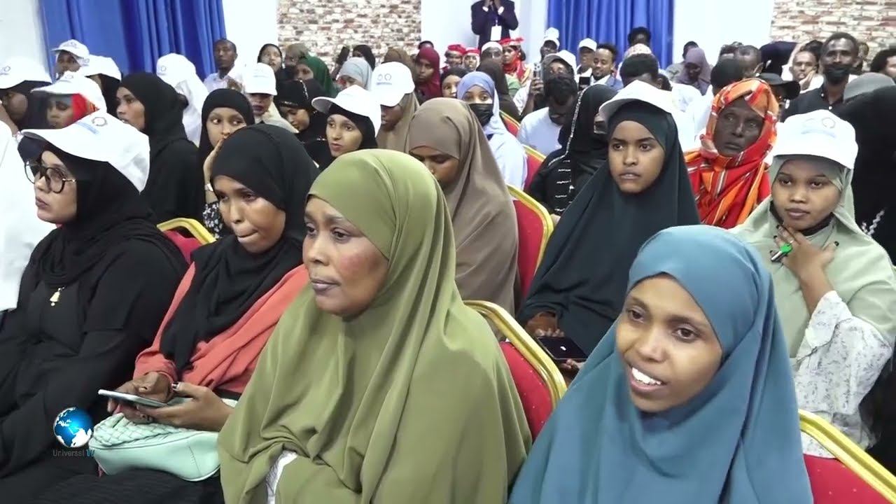 Munasabad lagu xusayay maalinta caalamiga ee Afka Hooyo смотреть онлайн