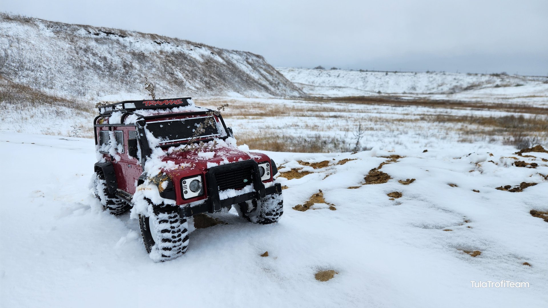 Defender 110 от Traxxas пробивает себе дорогу смотреть онлайн