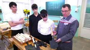 Нефтеюганские школьники отправят на СВО сапёрные лопатки